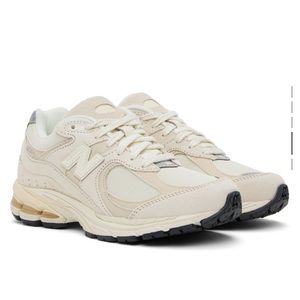 New Balance Beige 2002R Sneakers